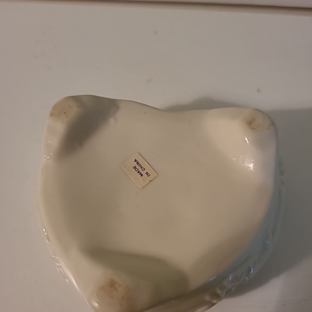 Porcelain Heart Box - Picture 8 of 8
